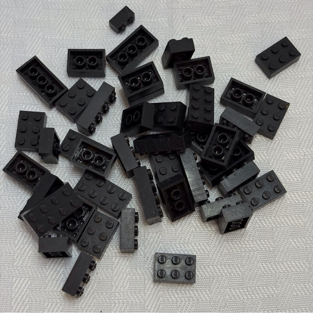 LEGO Modulex Black Brick Collection - Picture 2 of 2